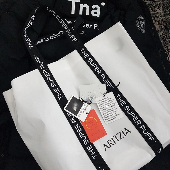 SOLD* Aritzia TNA SuperPuff, matte black, XS - Picture 7 of 8